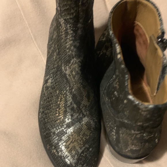 Vionic shoe bootie - Picture 4 of 11